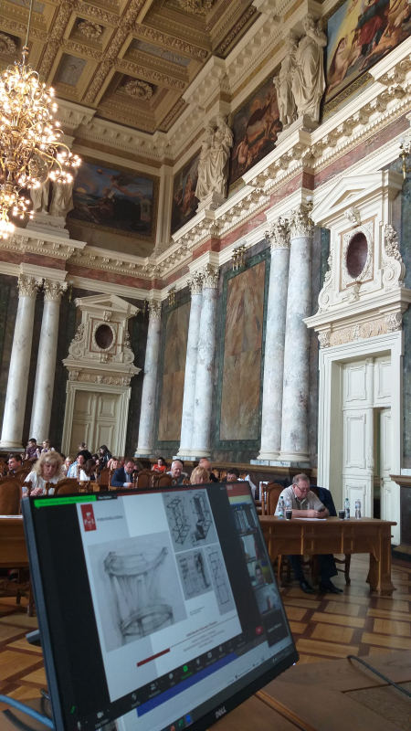 Фото із заходу