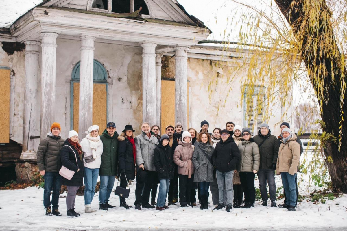 Фото із заходу