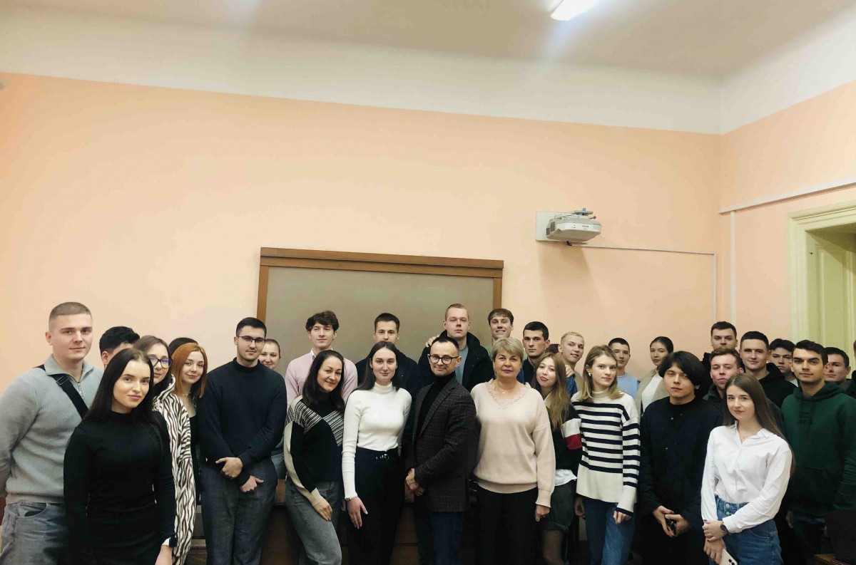 Фото із заходу