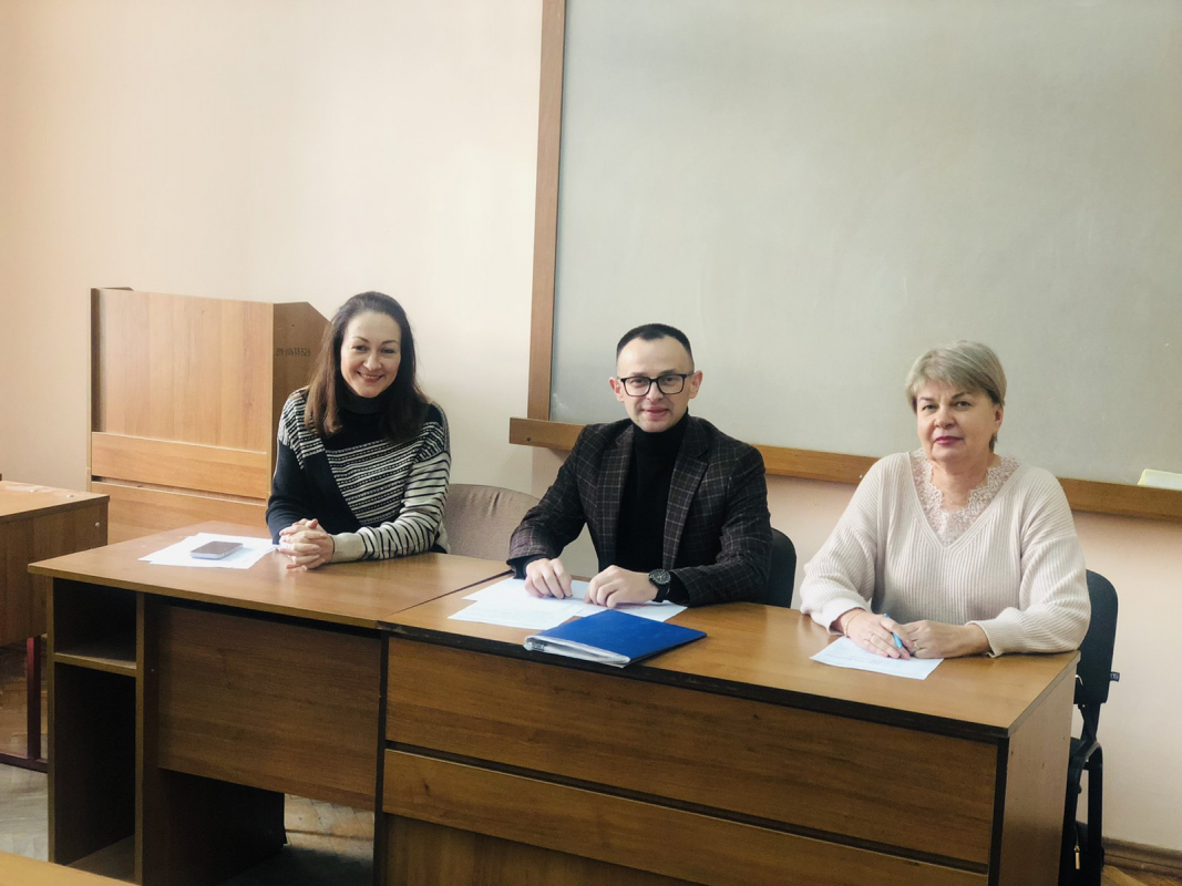 Фото із заходу