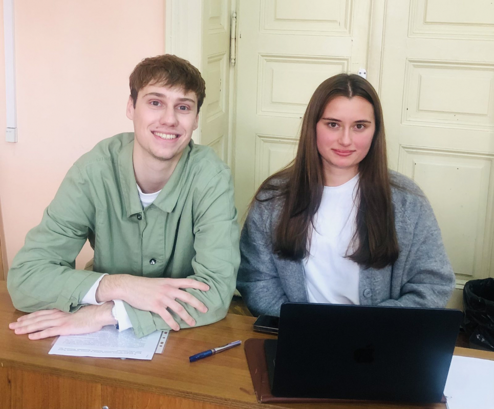 Фото із заходу