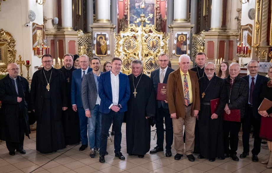 Фото з нагородження переможців конкурсу