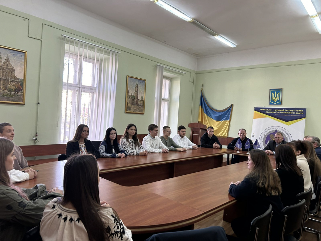 Фото із круглого столу