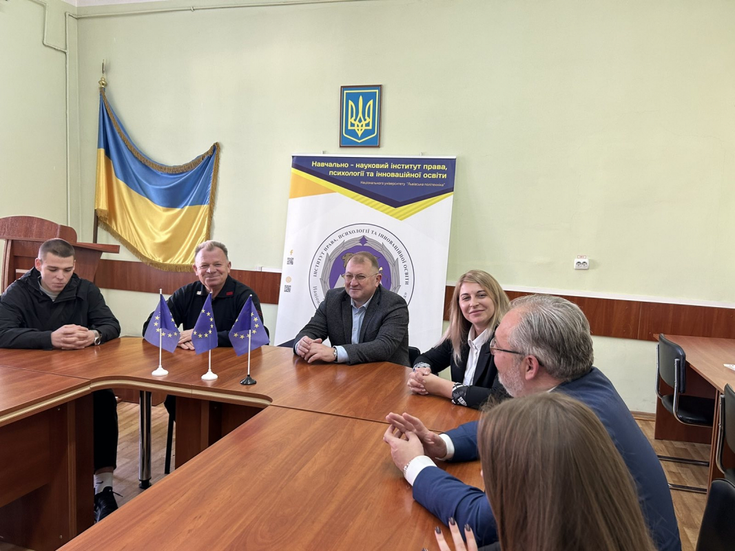 Фото із круглого столу