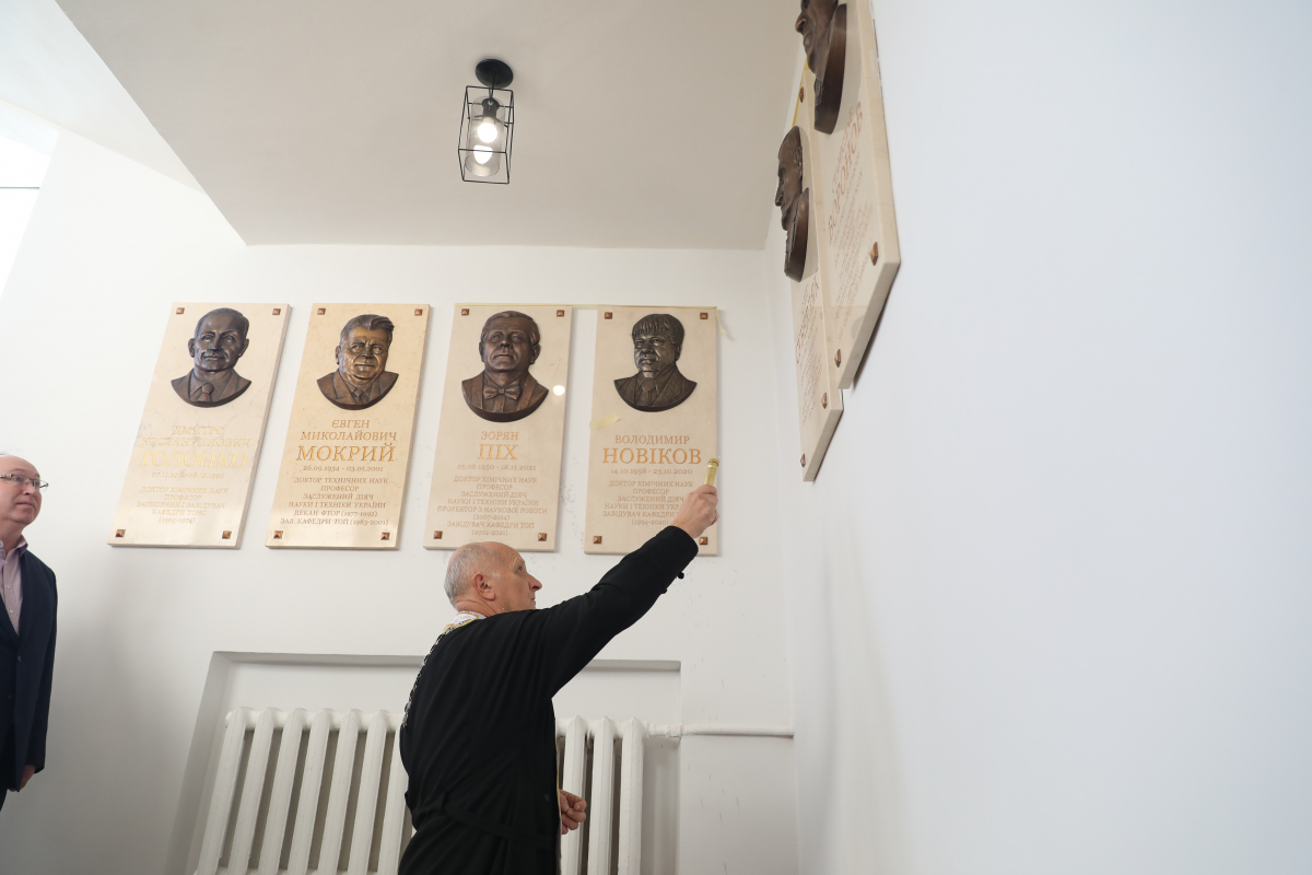 Фото з відкриття меморіальних таблиць