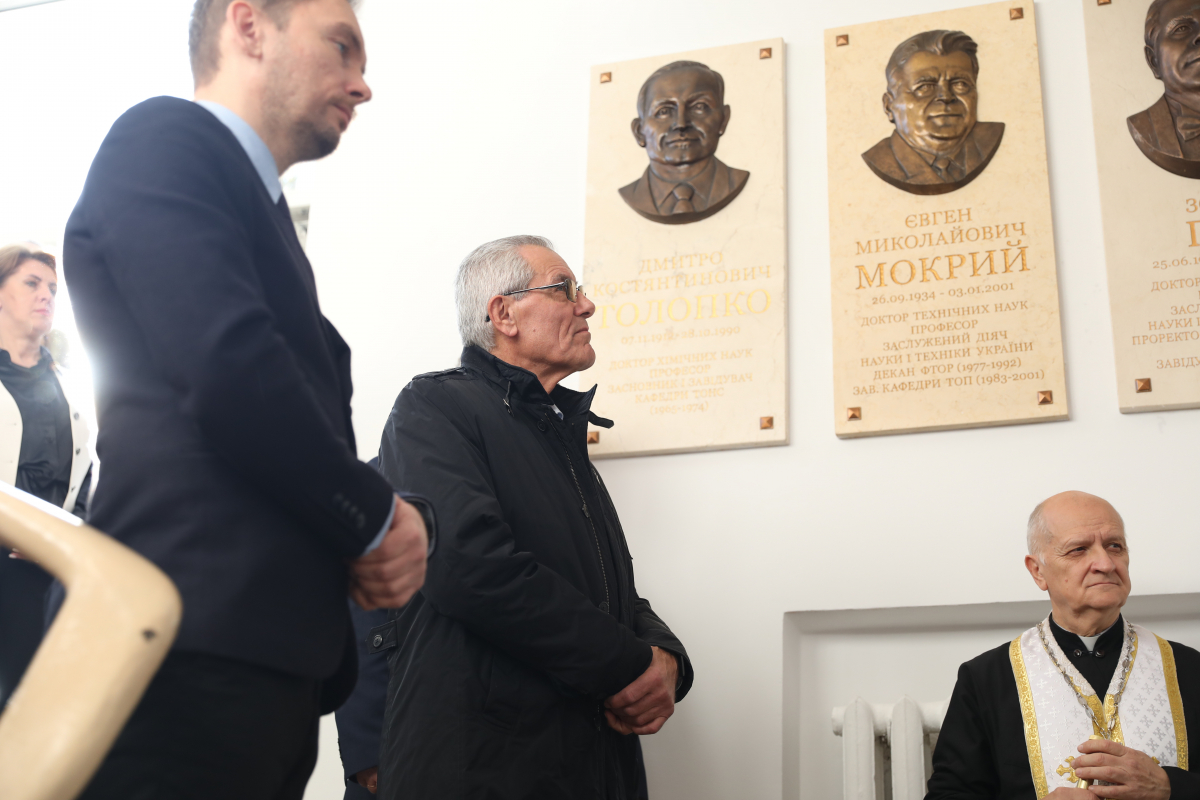 Фото з відкриття меморіальних таблиць