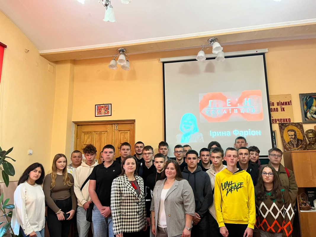 Фото із заходу