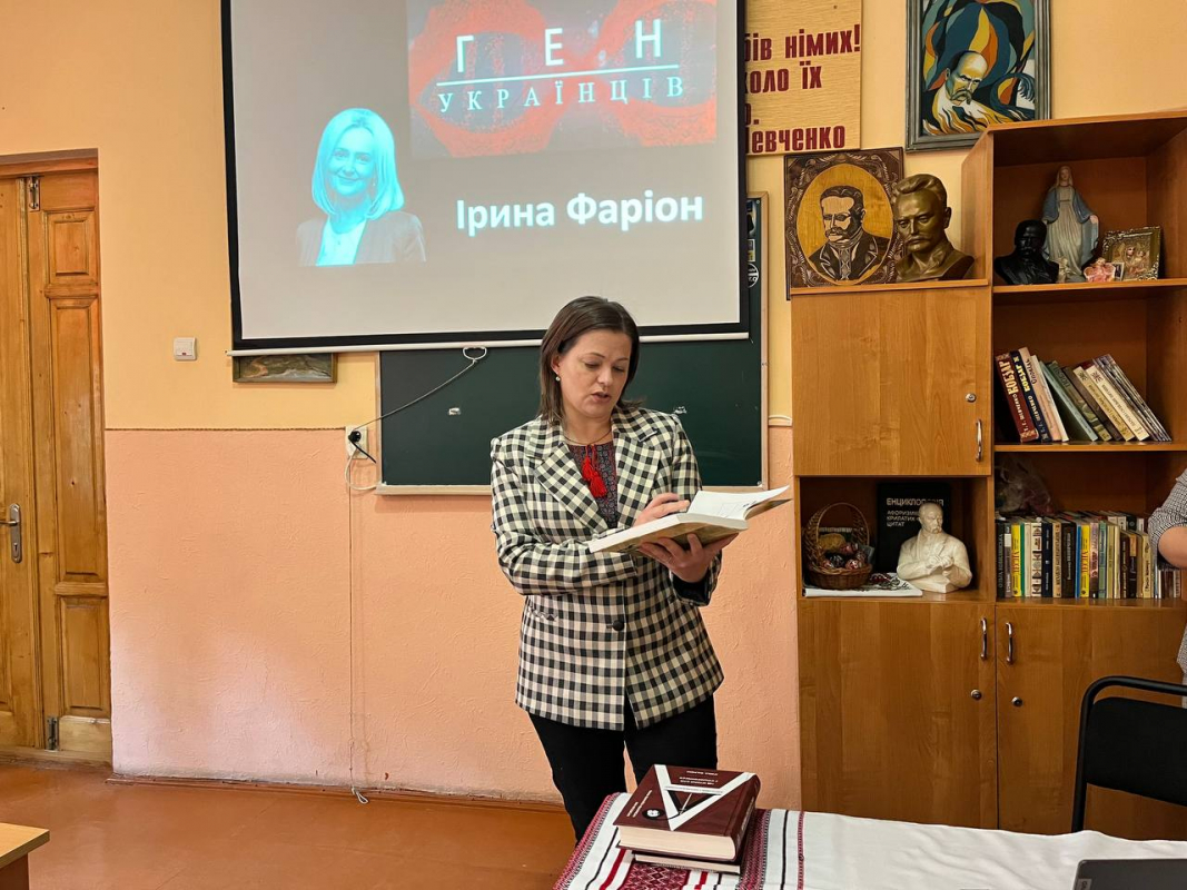 Фото із заходу