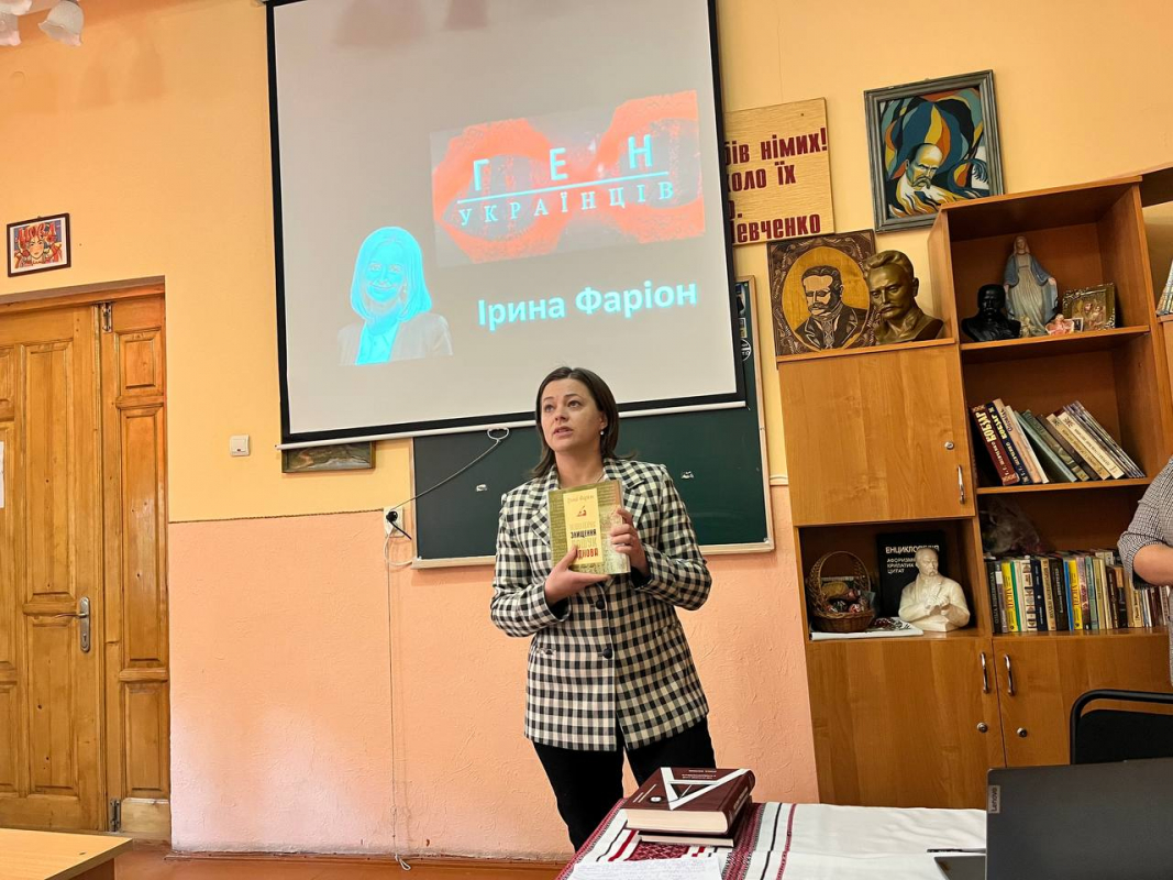 Фото із заходу