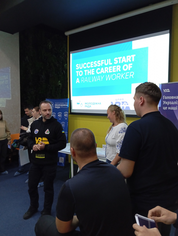 Фото із заходу