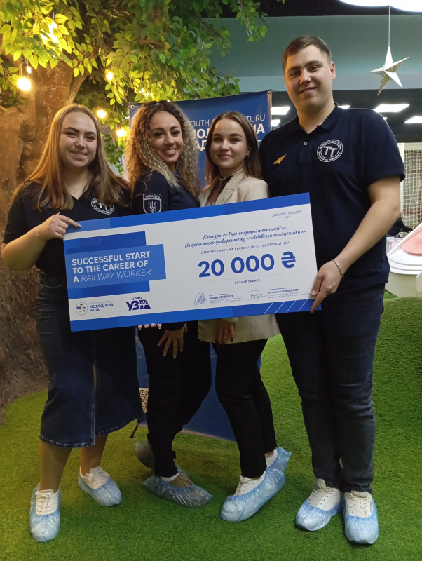 Фото із заходу