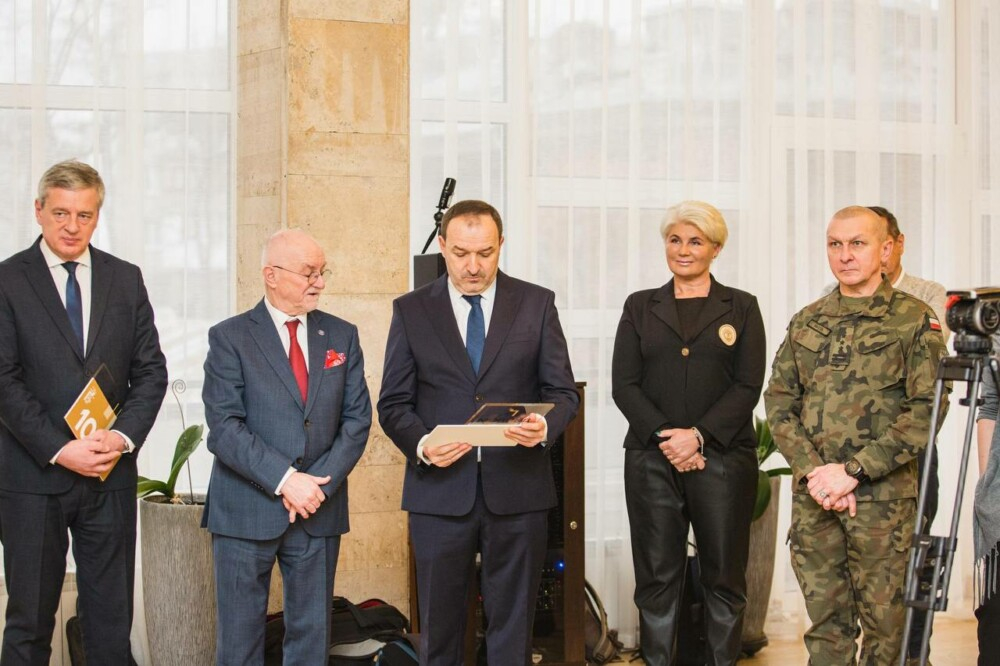 Фото з нагородження переможців конкурсу