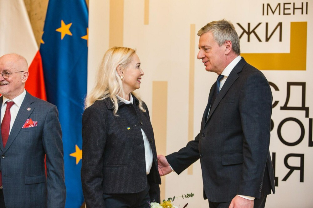 Фото з нагородження переможців конкурсу