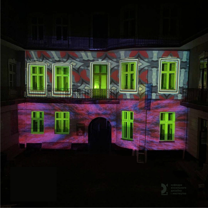 Фото із заходу