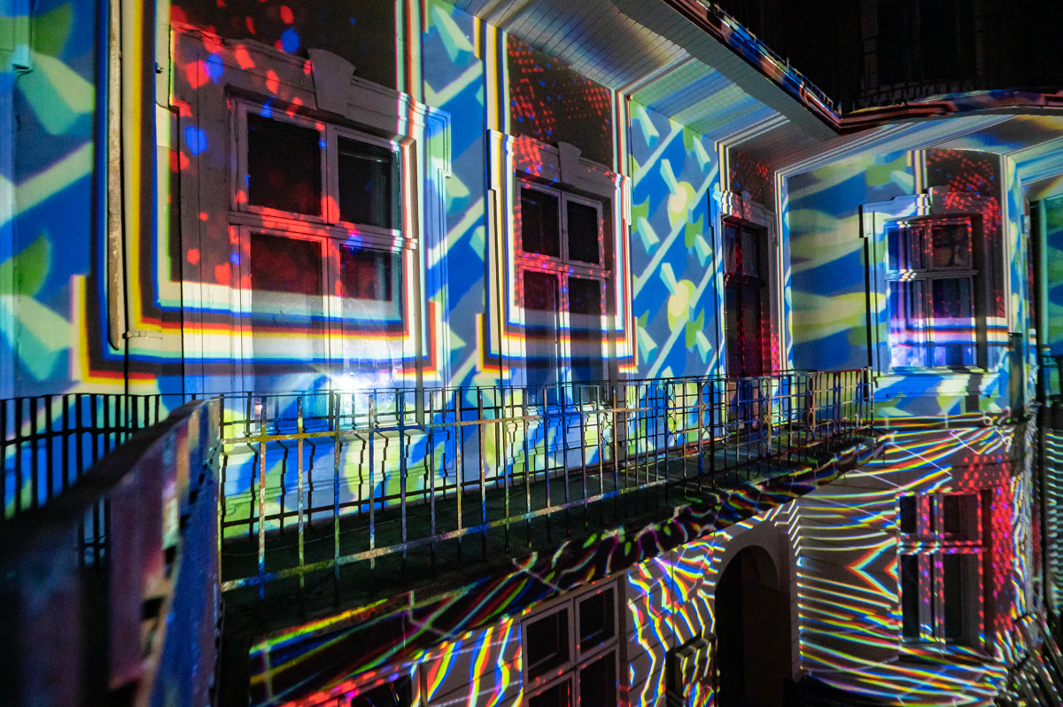 Фото із заходу