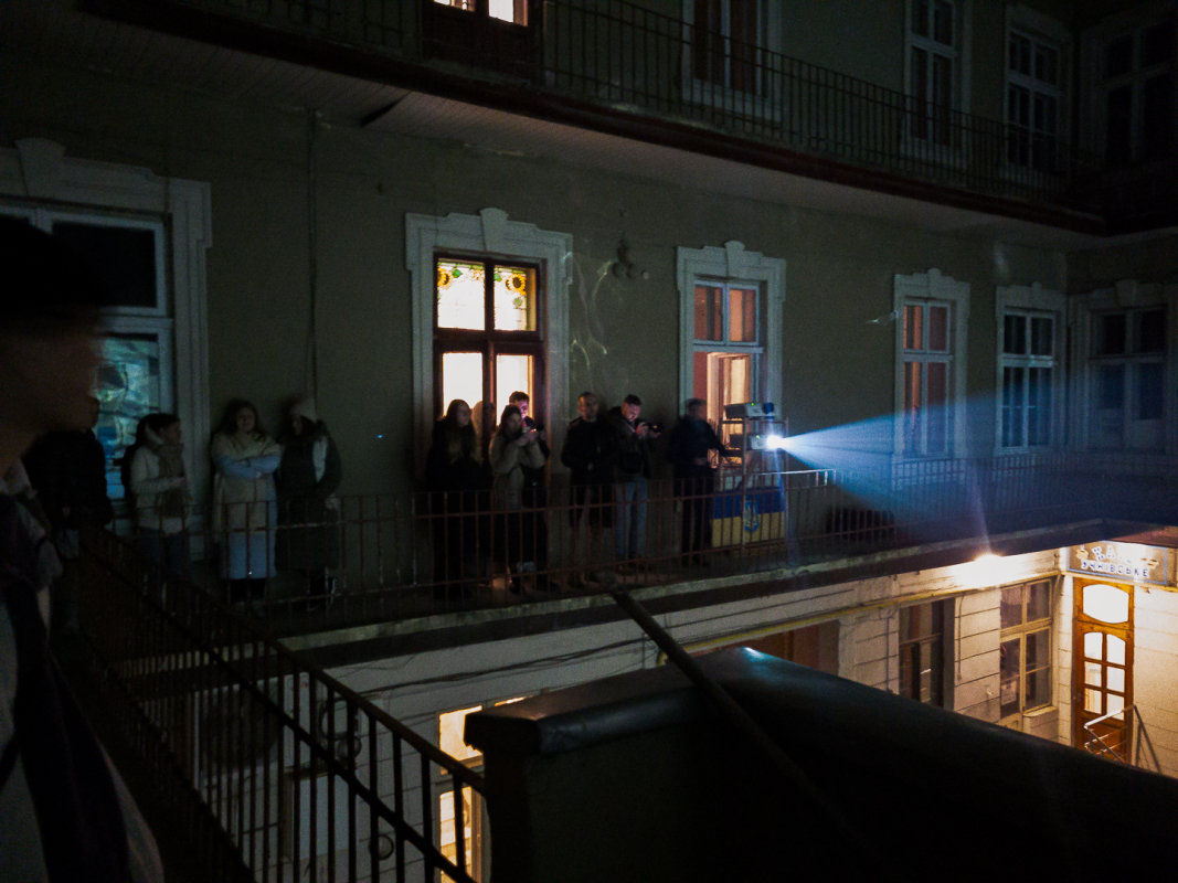 Фото із заходу