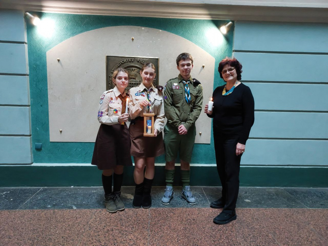 Фото з передавання Вифлеємського вогню