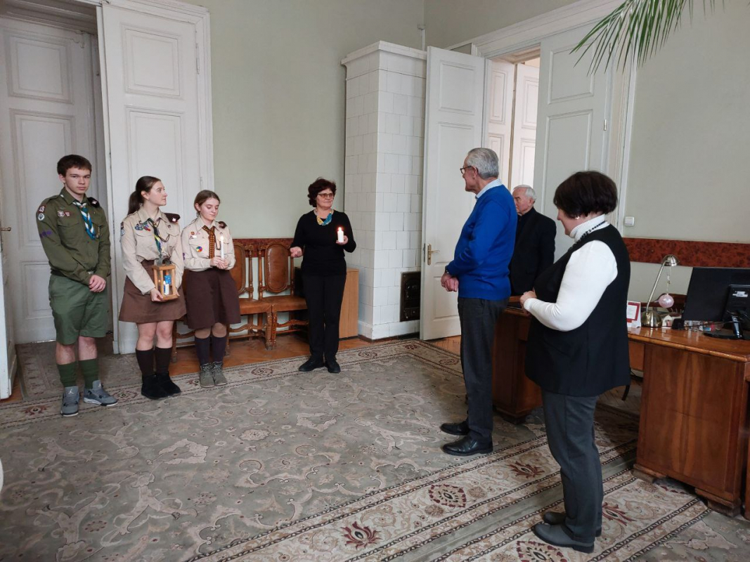 Фото з передавання Вифлеємського вогню