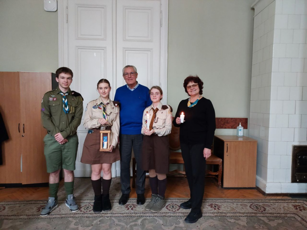 Фото з передавання Вифлеємського вогню