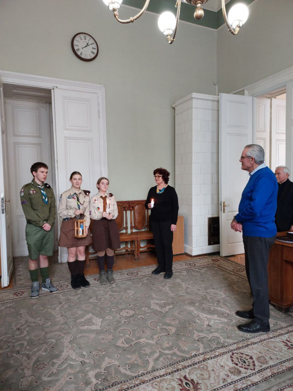 Фото з передавання Вифлеємського вогню