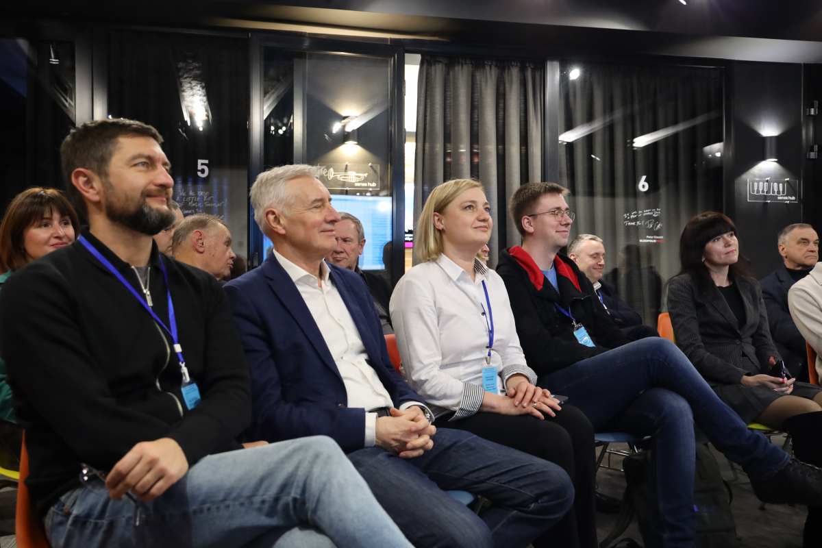 Фото із засідання клубу