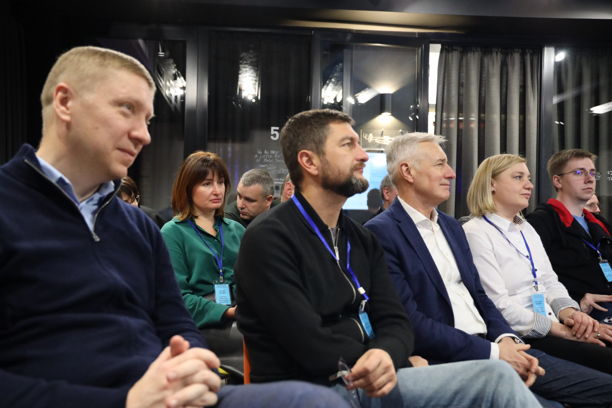 Фото із засідання клубу