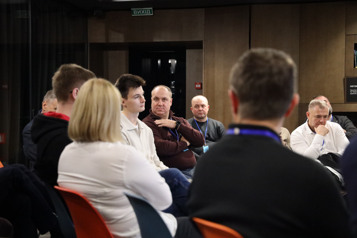 Фото із засідання клубу