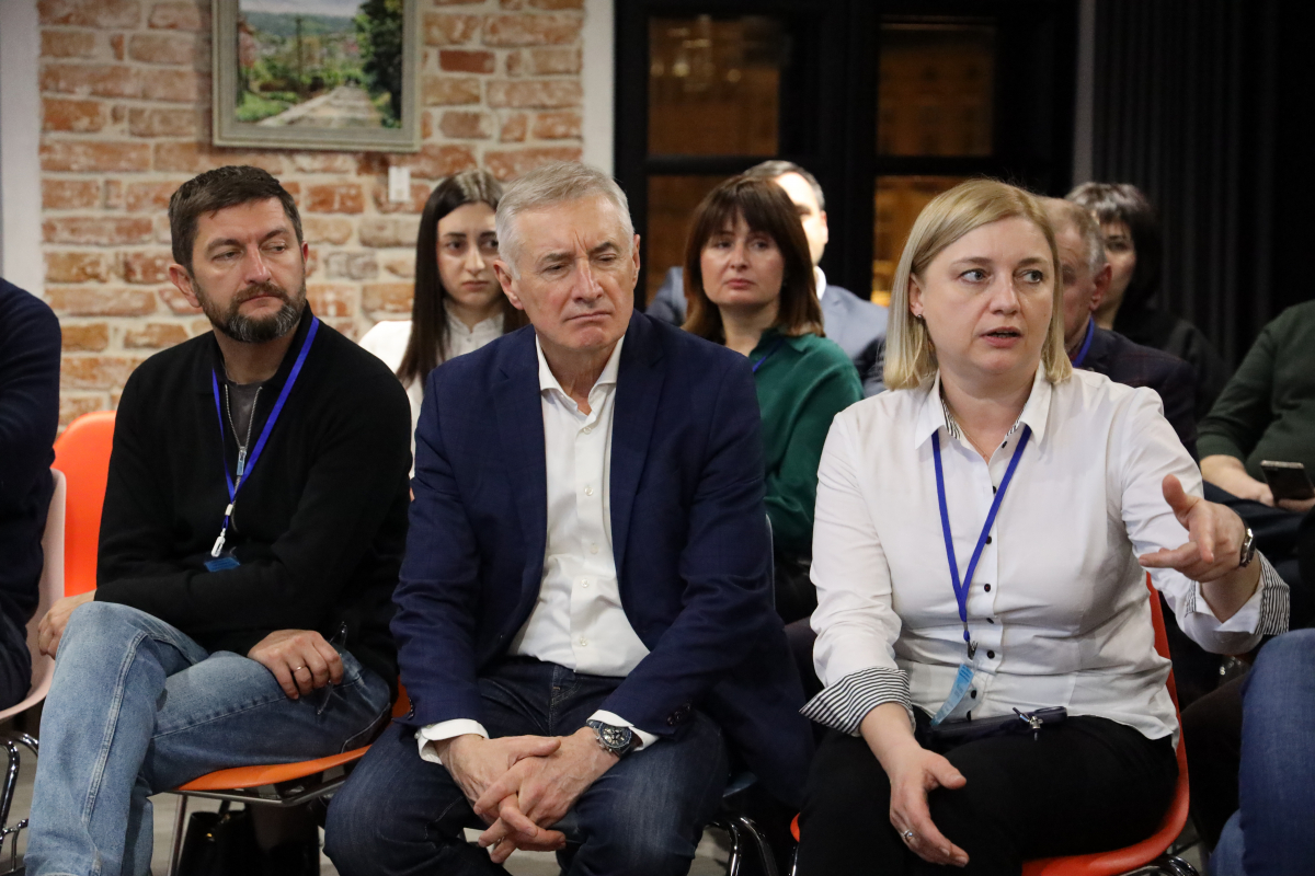 Фото із засідання клубу