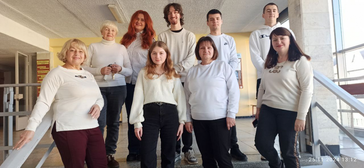 Фото із заходу