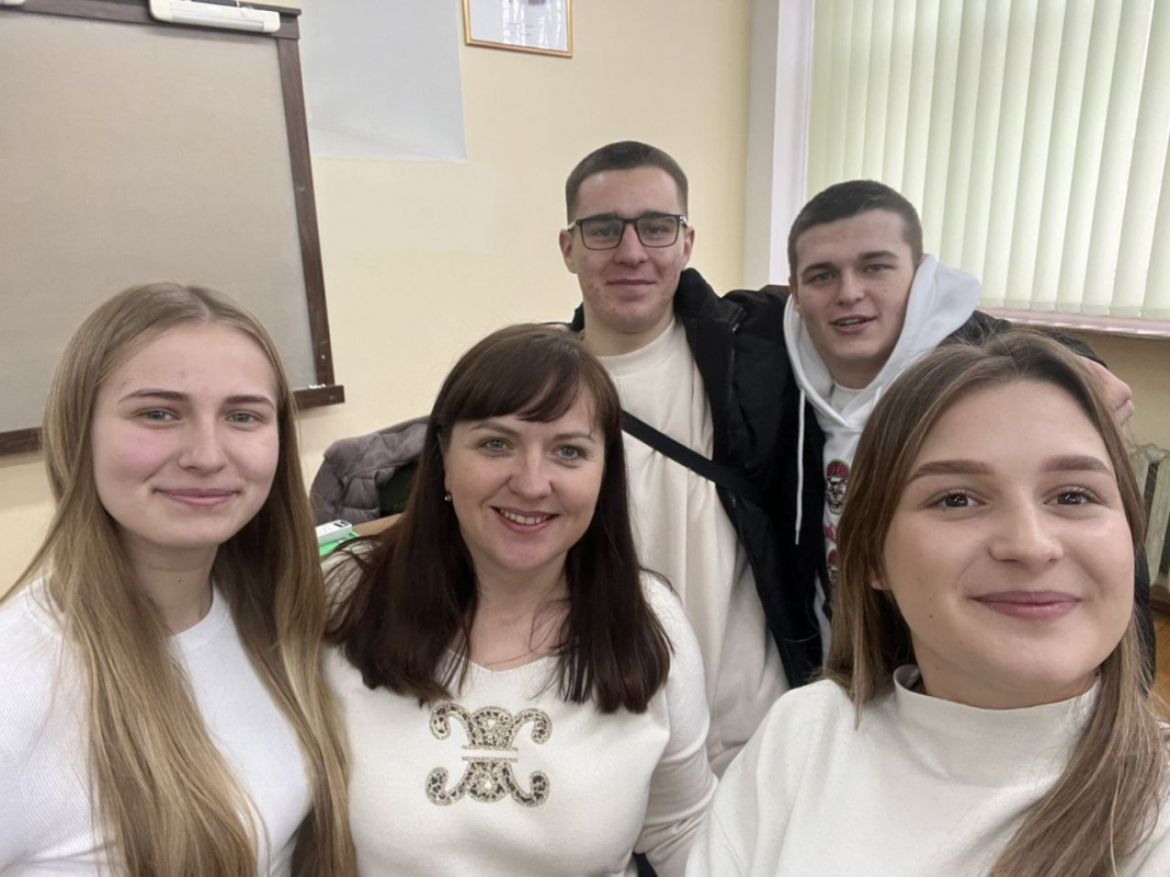 Фото із заходу