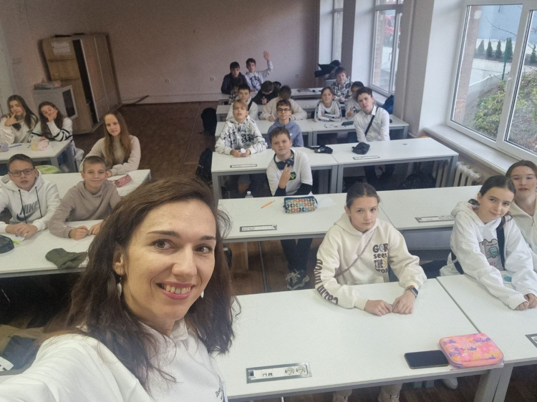 Фото із заходу