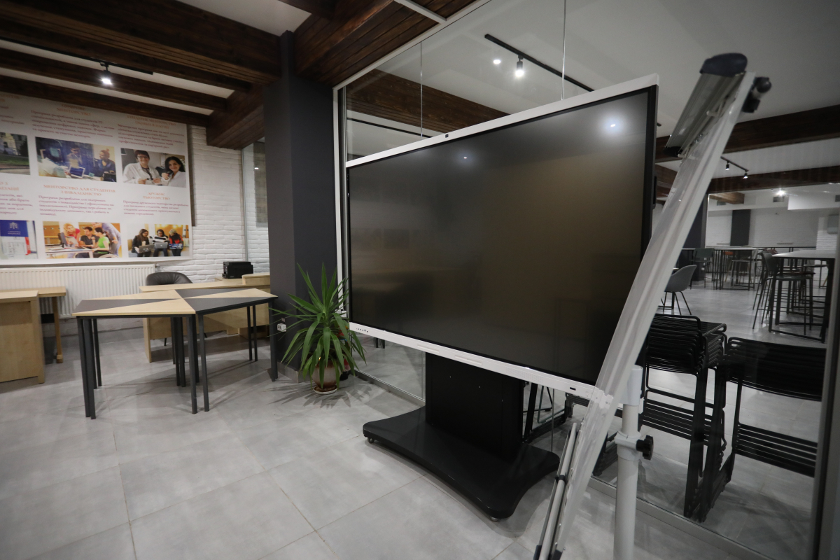 Фото з відкриття студентського простору