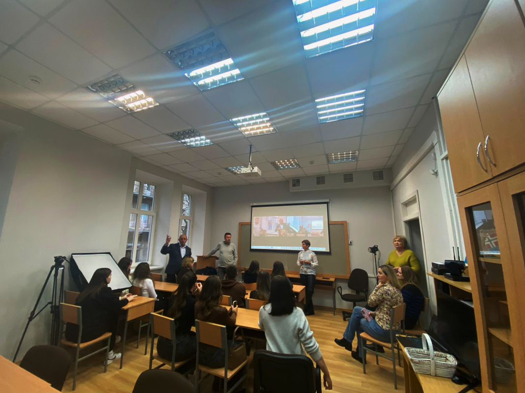 Фото з відкриття хабу