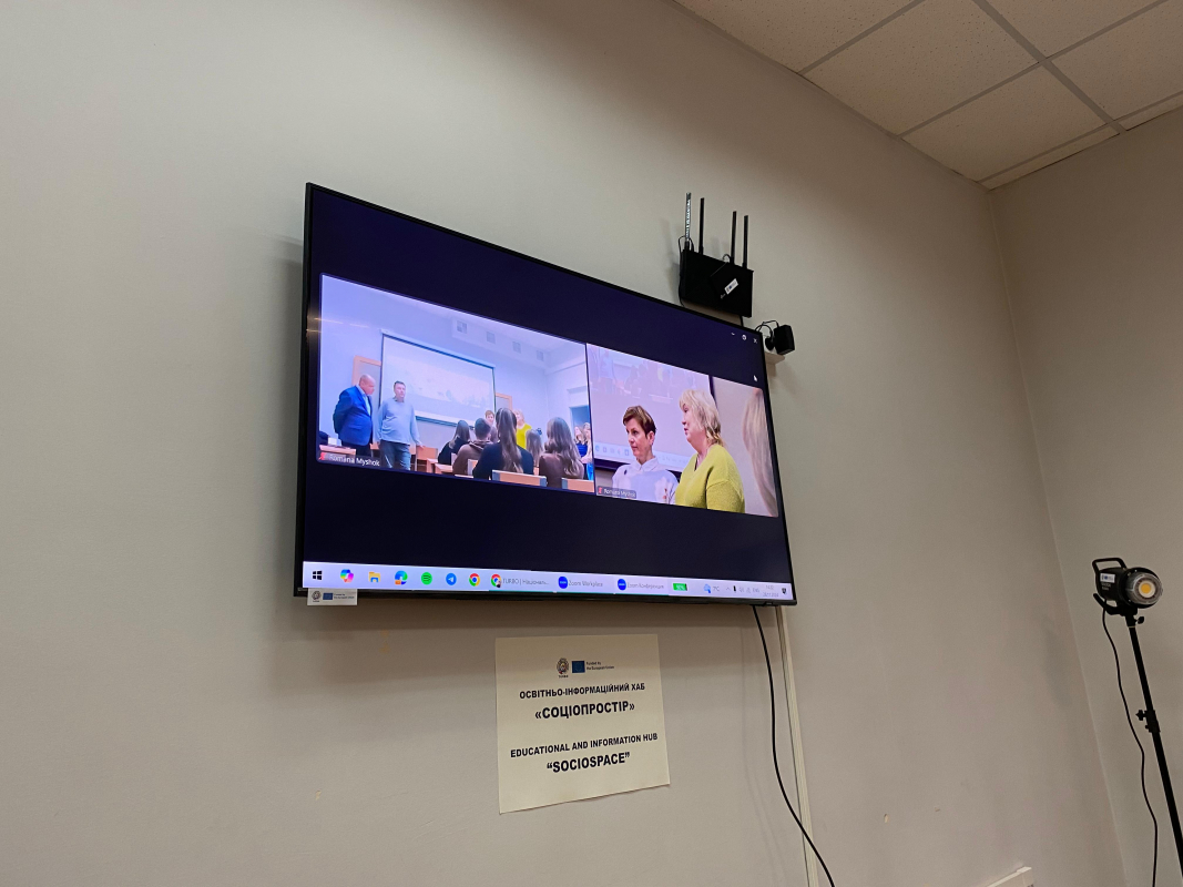 Фото з відкриття хабу