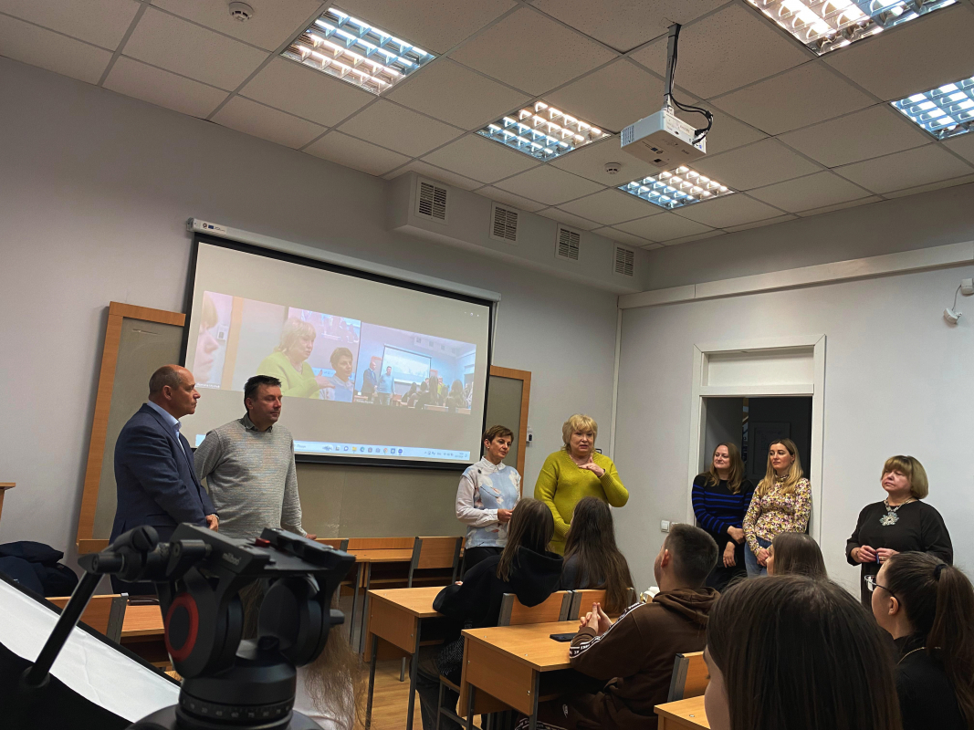 Фото з відкриття хабу