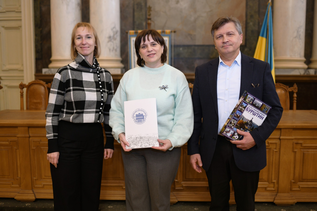 Фото з підписання угоди про співпрацю