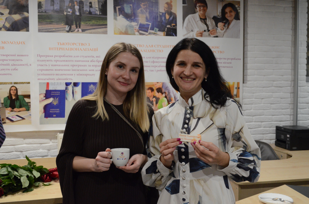 Фото з відкриття Центру