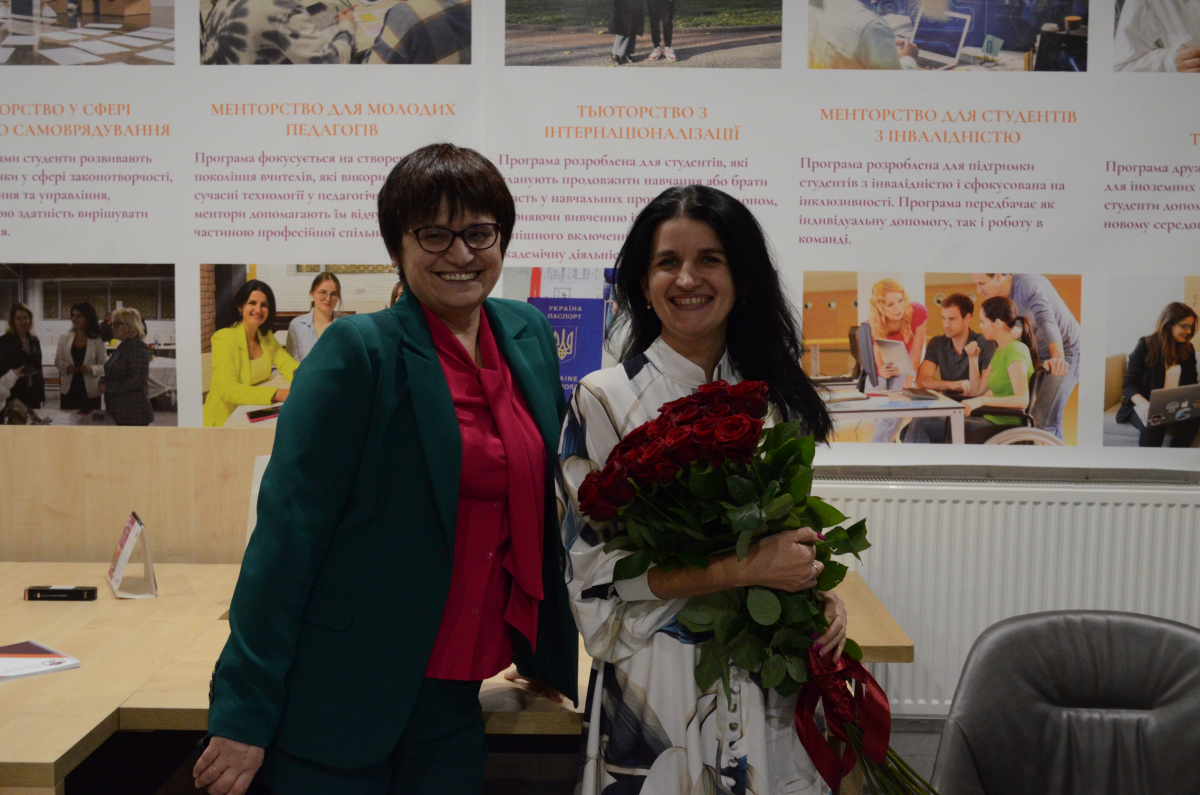 Фото з відкриття Центру