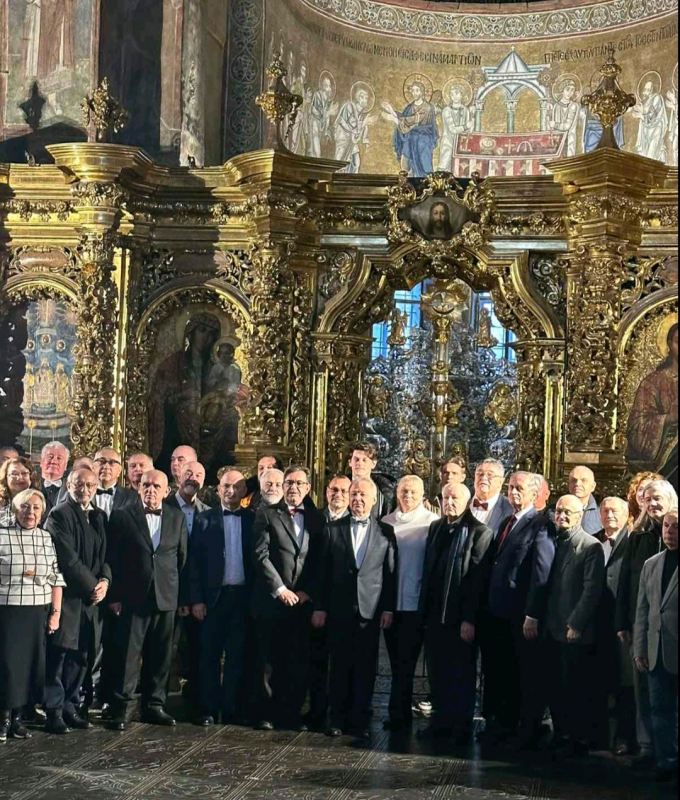 Фото зі зборів