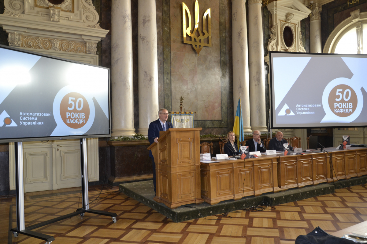 Фото з урочистої академії