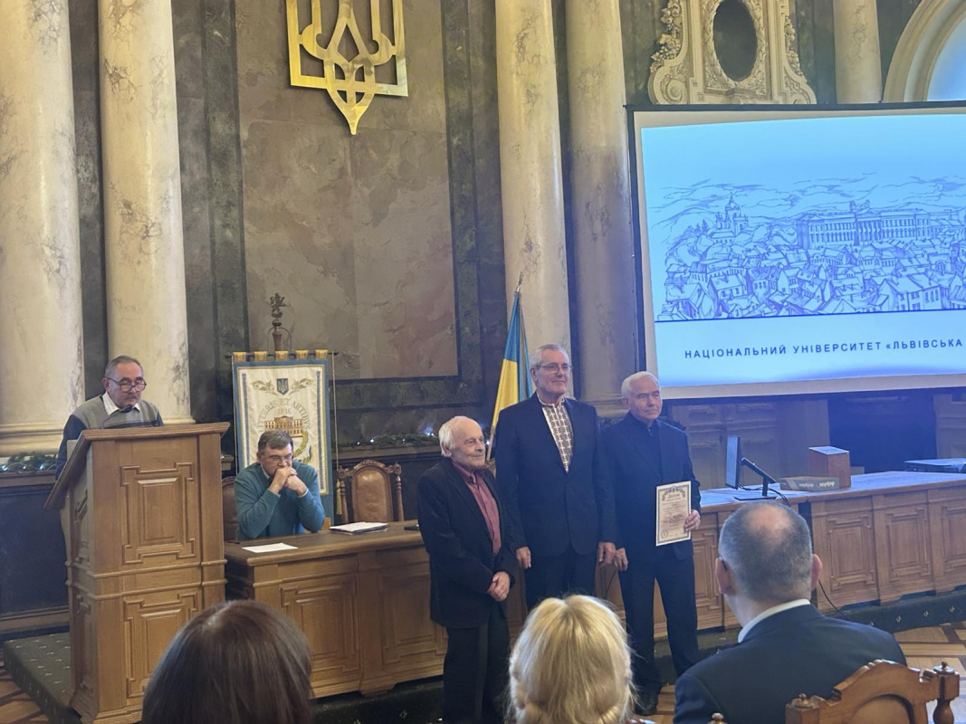 Фото з нагородження переможців конкурсу