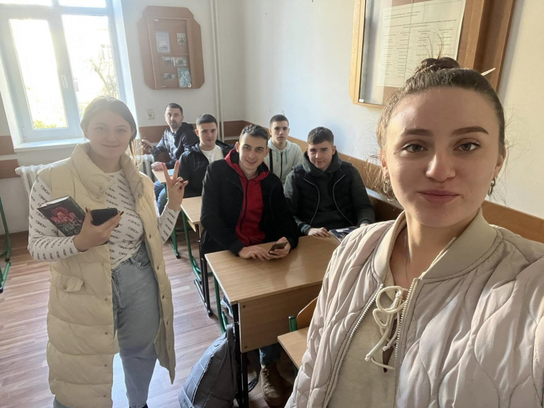 Фото із заходу