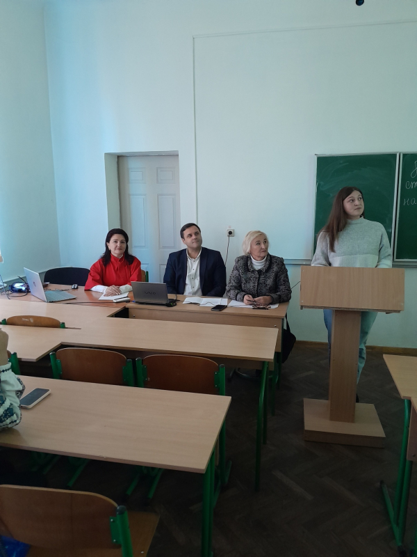 Фото із заходу