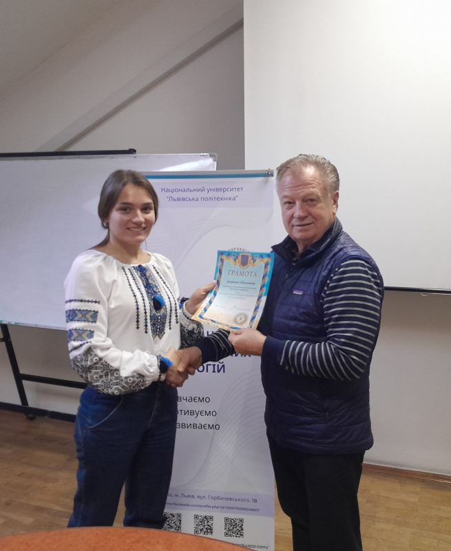 Фото із заходу