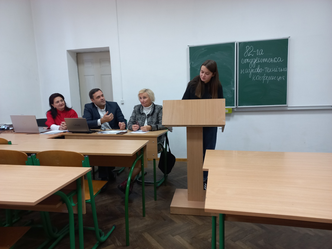 Фото із заходу