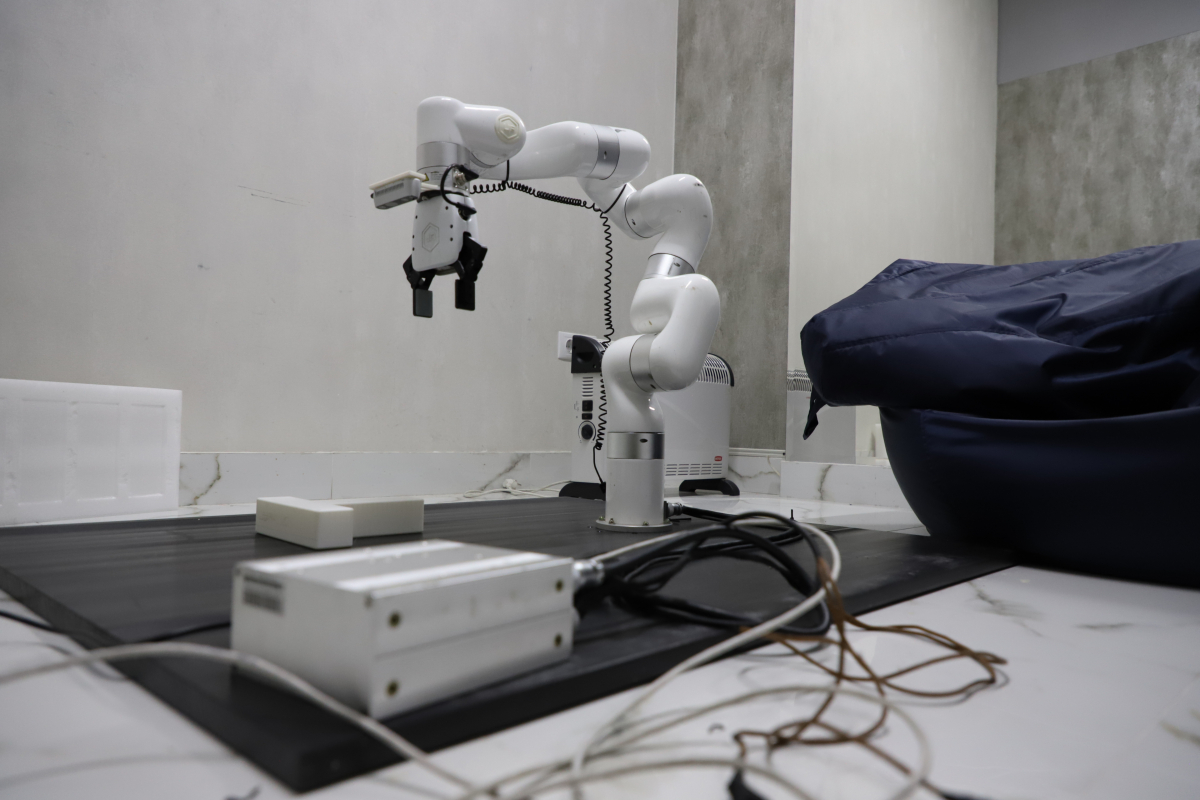 Фото з лабораторії ІКНІ