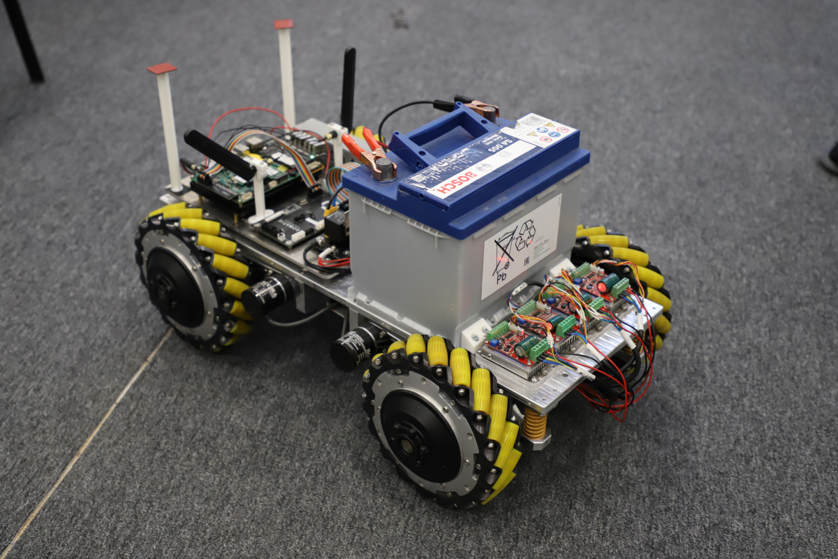 Фото з лабораторії ІКНІ