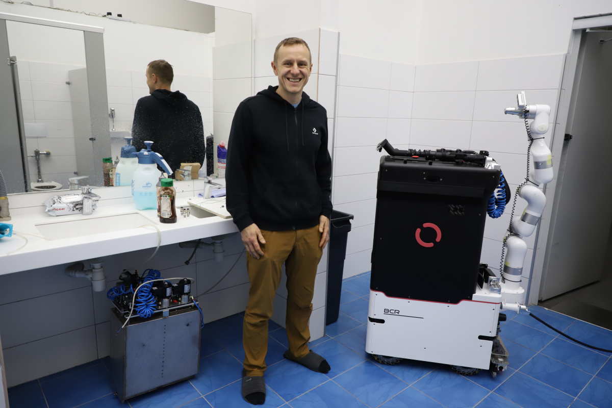 Фото з лабораторії ІКНІ