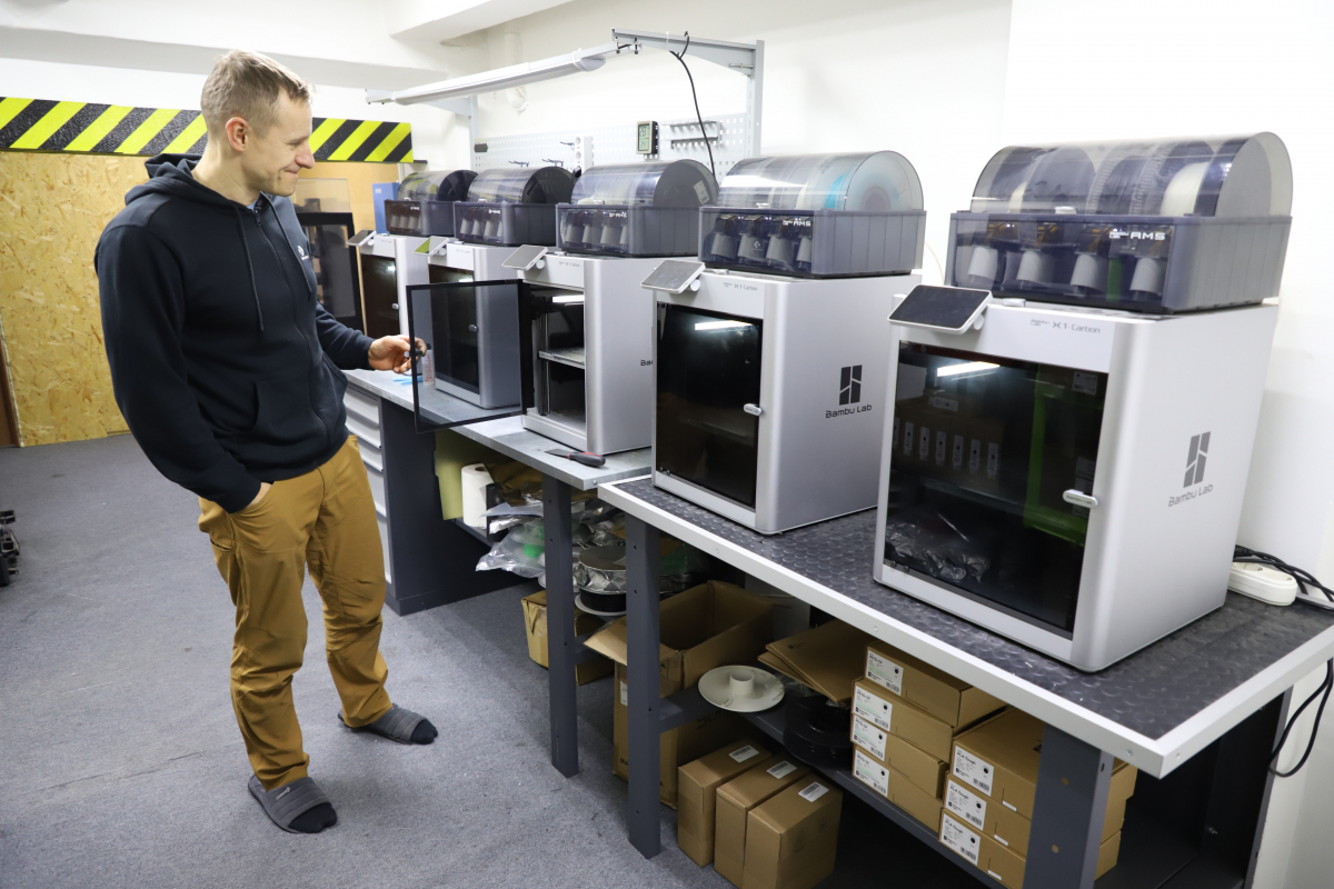 Фото з лабораторії ІКНІ