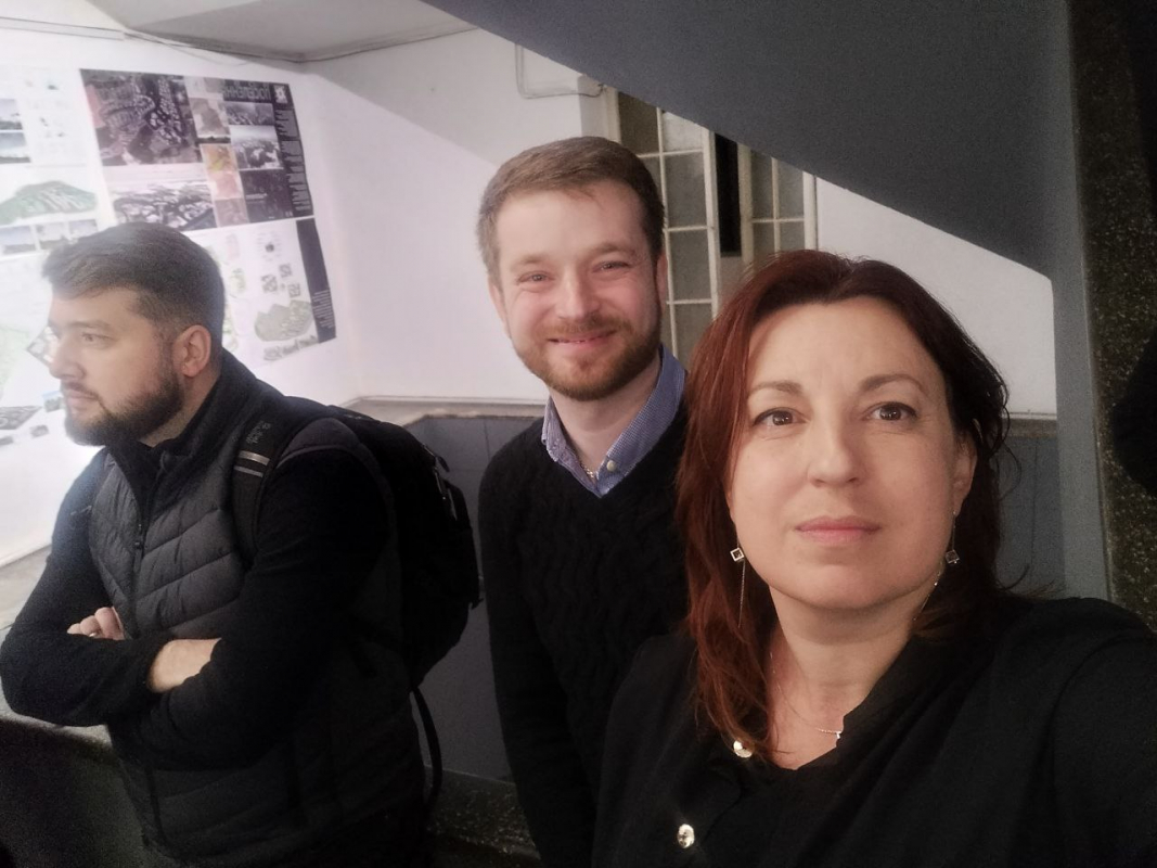 Фото із заходу